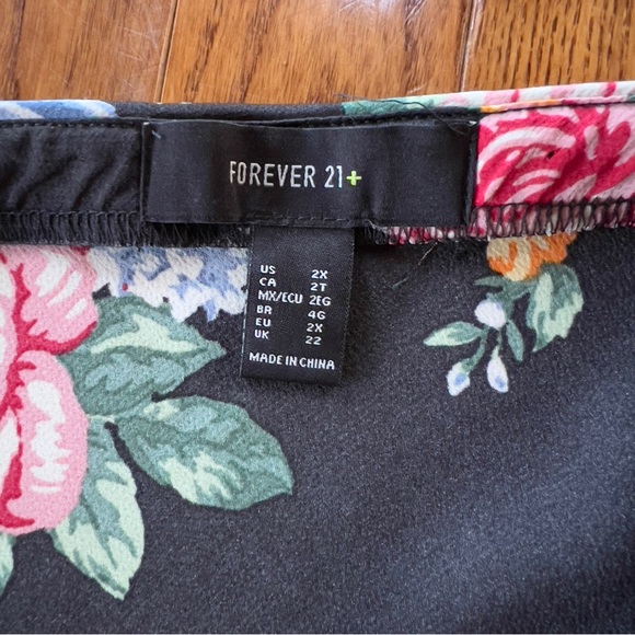 NEW Forever 21 Floral Skirt - Picture 3 of 4